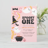 SPOOKY ONE Niedliche und moderne rosa Geist Einlad Einladung (Stehend Vorderseite)