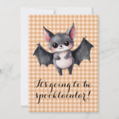 Spooky One | Niedliches Skelett Halloween 1. Gebur Einladung (Rückseite)