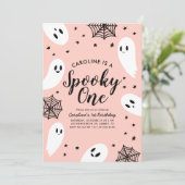 Spooky One Pink Ghost Halloween 1. Geburtstag Einladung (Stehend Vorderseite)