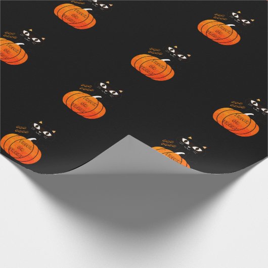 Spooky Orange Black Cat Trick oder Treat Halloween Geschenkpapier (Ecke)
