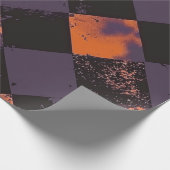 Spooky Orange und Black Checkered Halloween Patter Geschenkpapier (Ecke)