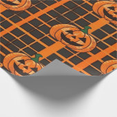 Spooky Orange und Black Checkered Halloween Patter Geschenkpapier (Ecke)