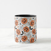 Spooky Pumpkin Halloween Pattern Tasse (Zentrum)