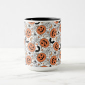 Spooky Pumpkin Halloween Pattern Tasse (Zentrum)