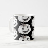 Spooky Pumpkin Pattern | Frohe Halloween Kaffeetasse (Vorderseite Links)