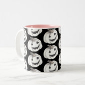 Spooky Pumpkin Pattern | Frohe Halloween Zweifarbige Tasse (Vorderseite Links)