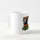 Spooky Purrfection - Niedliche Schwarze Katze auf Kaffeetasse (Vorderseite Links)
