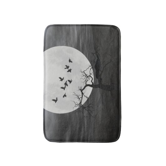 Spooky Ravens fliegen gegen den Vollmond Badematte (Vorderseite Vertikal)