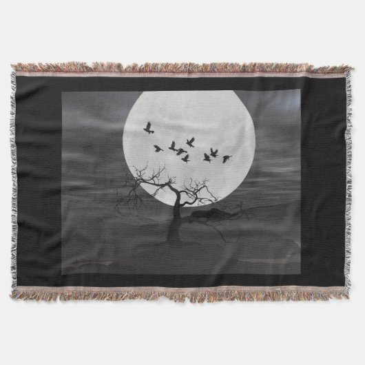 Spooky Ravens fliegen gegen den Vollmond Decke (Vorderseite)