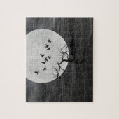 Spooky Ravens fliegen gegen den Vollmond Puzzle (Vertikal)