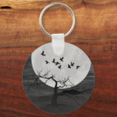 Spooky Ravens fliegen gegen den Vollmond Schlüsselanhänger (Vorderseite)