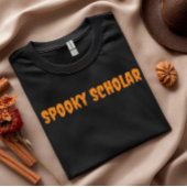 Spooky Scholar-Orangentypografie T-Shirt