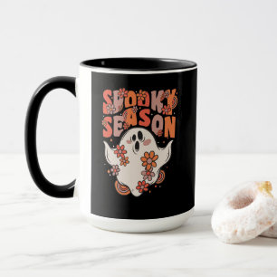 Spooky Season Groovy Ghost mit Vintagen Blume Tasse