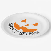 Spooky Season & Pumpkin Face Halloween Pappteller (Schrägansicht)
