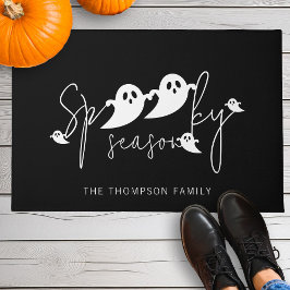 Spooky Season White Ghosts Familienname Halloween Fußmatte