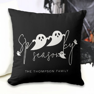 Spooky Season White Ghosts Familienname Halloween Kissen