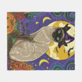 Spooky Siam Cat Halloween Hexe und Kürbis Fleecedecke (Vorderseite (Horizontal))