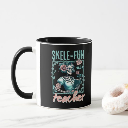Spooky Skeleton Grundschullehrer für Hall Tasse (Mit Donut)