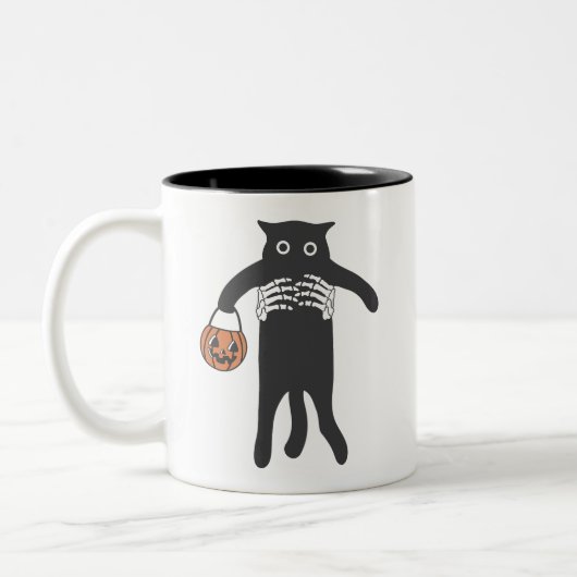 Spooky Skeleton Hand Holding Black Cat Halloween Zweifarbige Tasse (Links)