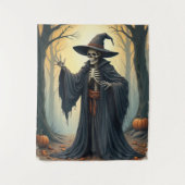Spooky Skeleton Hexe im Spuk WaldHalloween Wandteppich (Vorderseite)