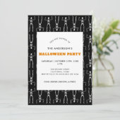 Spooky Skeleton Pattern Schwarzes Halloween-Party Einladung (Stehend Vorderseite)