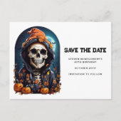 Spooky Skeleton Save the Date mit Bösen Pumpkins Einladungspostkarte (Vorderseite)