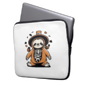 Spooky skeleton sloth trick or treating Classic T- Laptopschutzhülle (Vorderseite Links)