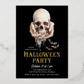 Spooky Skull in Hands Halloween Party Folieneinladung (Vorderseite)