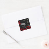 Spooky Skull und Rote Rosen Gothic Halloween Weddi Quadratischer Aufkleber (Umschlag)