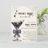 Spooky Spider Bow Martini Halloween Brautparty Einladung (Stehend Vorderseite)