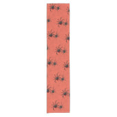 Spooky Spider und Web Orange Halloween Kurzer Tischläufer (Vorderseite)