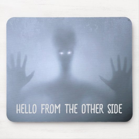 Spooky Spirit Alien, die aus Nebel-Benutzerdefinie Mousepad (Vorne)