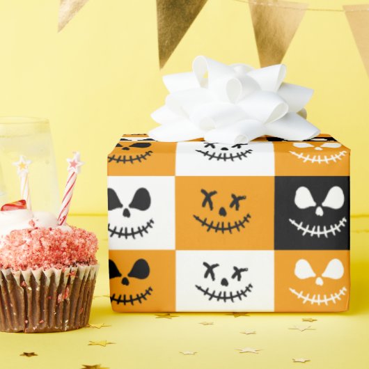 Spooky Stitch Face | Black Orange White Halloween Geschenkpapier (Geburtstagsparty)