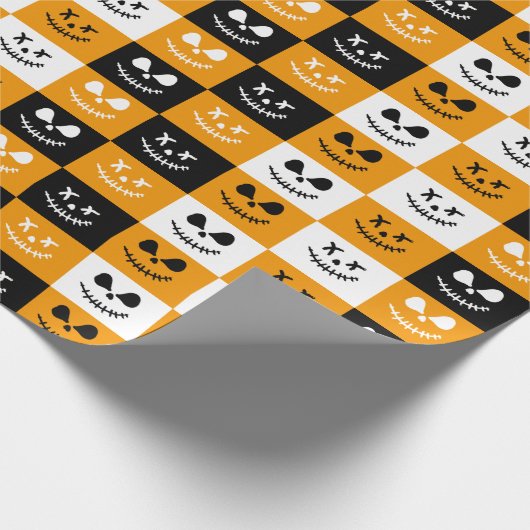Spooky Stitch Face | Black Orange White Halloween Geschenkpapier (Ecke)