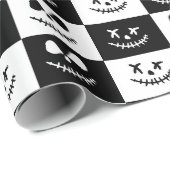 Spooky Stitch Face | Schwarz-Weiß-Halloween Geschenkpapier (Rolleneckpunkt)