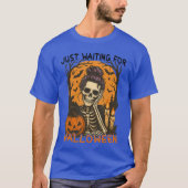 Spooky Summer Skeleton Just Waiting For Halloween T-Shirt (Vorderseite)