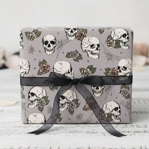 Spooky Taupe Gray Floral Small Skull Halloween Geschenkpapier