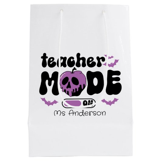 Spooky Teacher Halloween "Mode On" Apple & Bats Mittlere Geschenktüte (Rückseite)