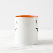 Spooky Trick oder Jack-o'-Laterne Halloween behand Zweifarbige Tasse (Mittel)
