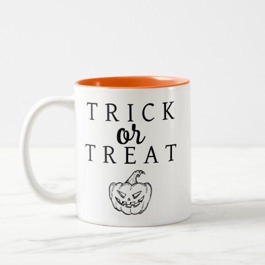 Spooky Trick oder Jack-o'-Laterne Halloween behand Zweifarbige Tasse (Links)