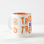 Spooky Trick oder Jack-o'-Laterne Halloween behand Zweifarbige Tasse (Vorderseite Links)