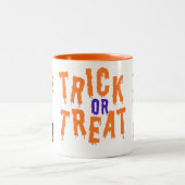 Spooky Trick oder Jack-o'-Laterne Halloween behand Zweifarbige Tasse (Mittel)