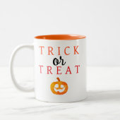Spooky Trick oder Jack-o'-Laterne Halloween behand Zweifarbige Tasse (Links)