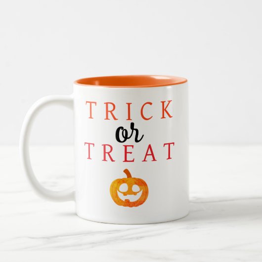 Spooky Trick oder Jack-o'-Laterne Halloween behand Zweifarbige Tasse (Links)