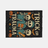 Spooky Trick oder Trauma Skeleton Pumpkin Hallowee Fleecedecke (Vorderseite (Horizontal))