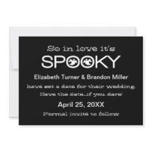 Spooky Typografie Halloween Save the Date