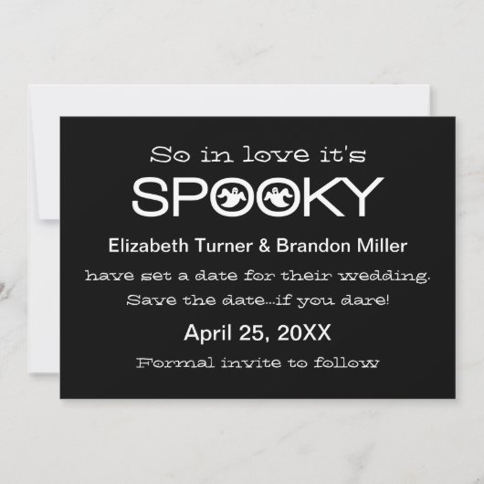 Spooky Typografie Halloween Save the Date (Vorderseite)