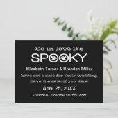 Spooky Typografie Halloween Save the Date (Stehend Vorderseite)