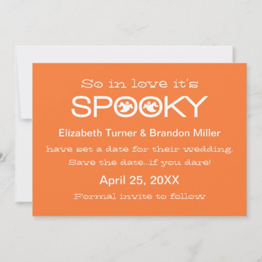 Spooky Typografie Halloween Save the Date (Vorderseite)