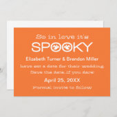 Spooky Typografie Halloween Save the Date (Vorne/Hinten)